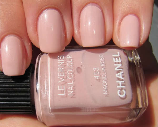 Nail polish swatch / manicure of shade Chanel Magnolia Rose