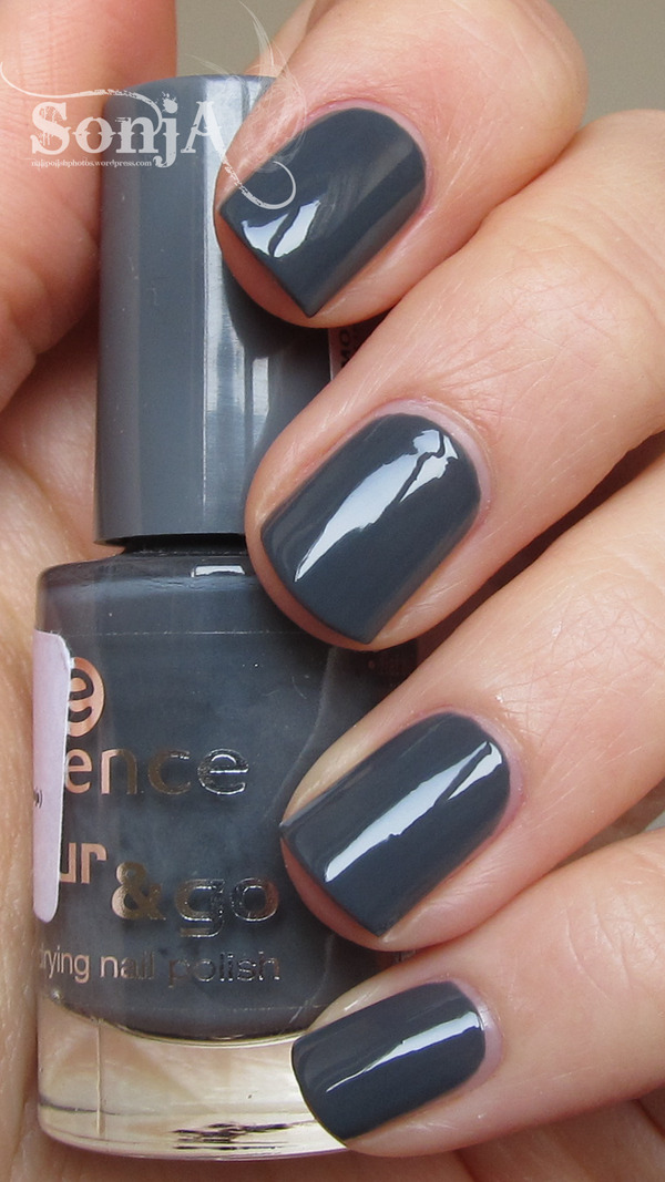 Nail polish swatch / manicure of shade essence Movie Star