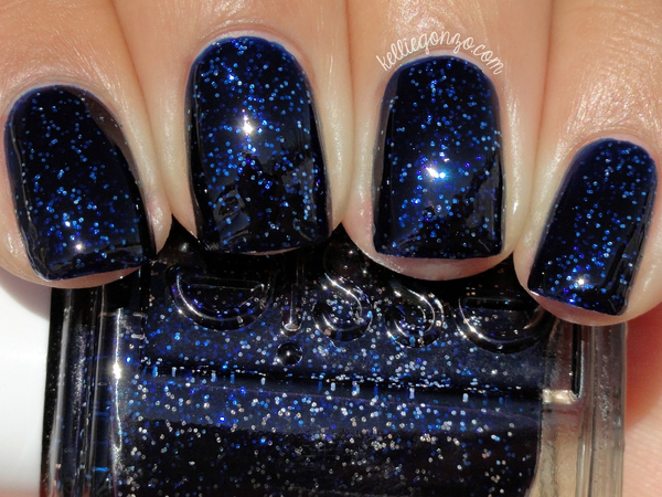 Nail polish swatch / manicure of shade essie Starry starry night