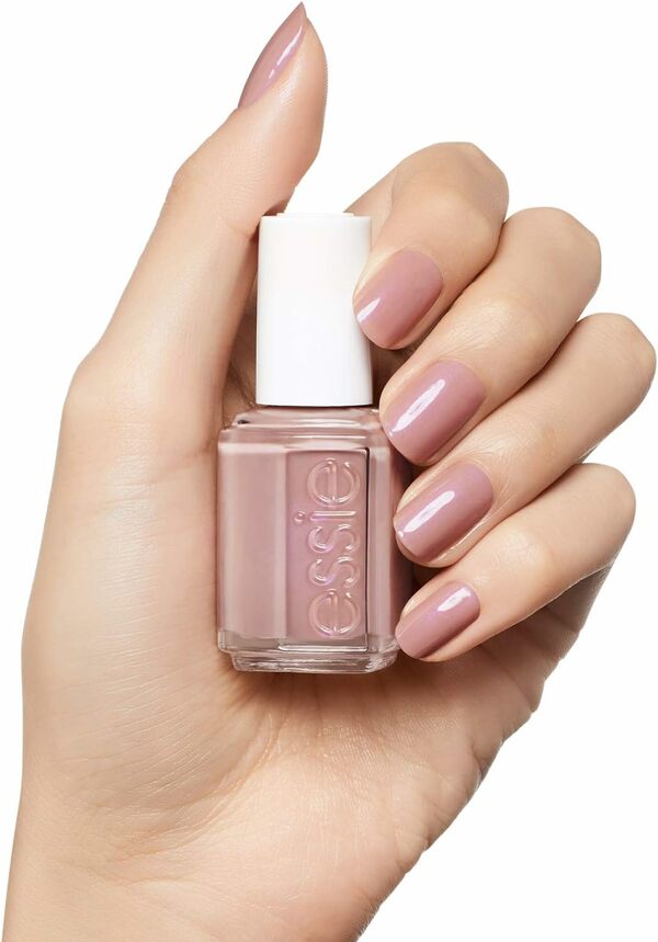 Nail polish swatch / manicure of shade essie Demure vix