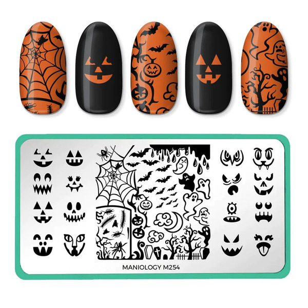 Nail polish swatch / manicure of shade Maniology Playful Pumpkins