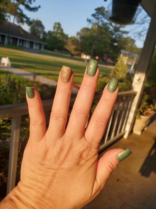 Nail polish swatch / manicure of shade Dippsters Poison Ivy