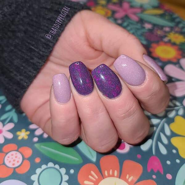 Nail polish swatch / manicure of shade Diva and Dauphine Macaron