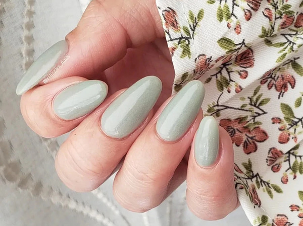 Nail polish swatch / manicure of shade ViviDips Hazel