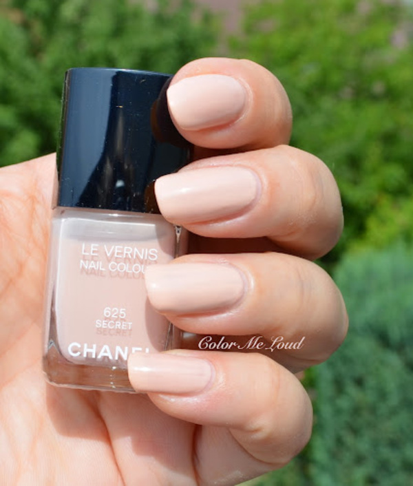 Nail polish swatch / manicure of shade Chanel Secret