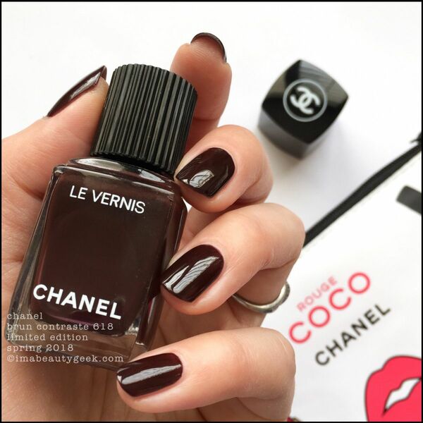 Nail polish swatch / manicure of shade Chanel Brun Contraste