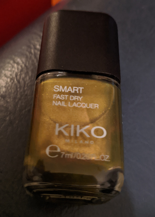 Nail polish swatch / manicure of shade Kiko Milano Metallic Jungle Green