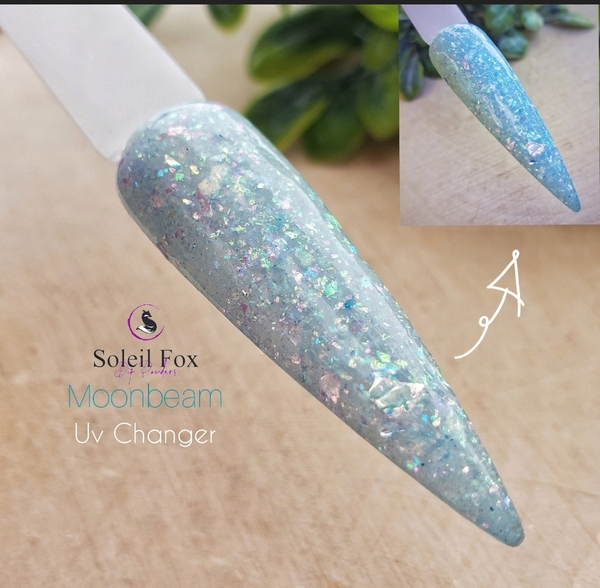 Nail polish swatch / manicure of shade Soleil Fox Moonbeam