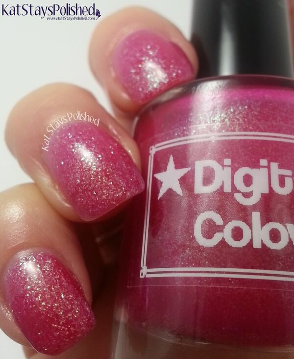 Nail polish swatch / manicure of shade Digital Nails Colovaria