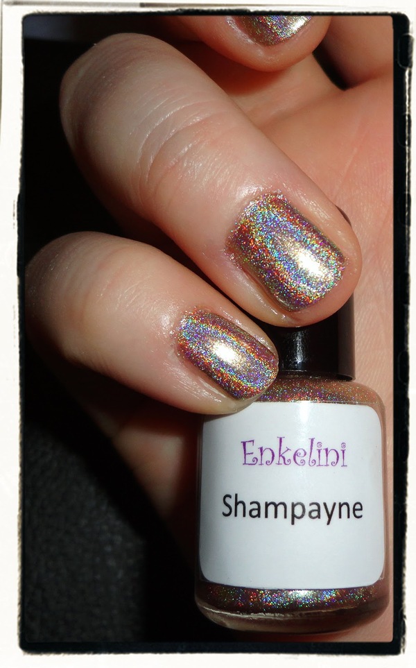 Nail polish swatch / manicure of shade Enkelini Shampayne