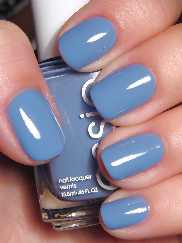 Nail polish swatch / manicure of shade essie Lapiz of Luxury