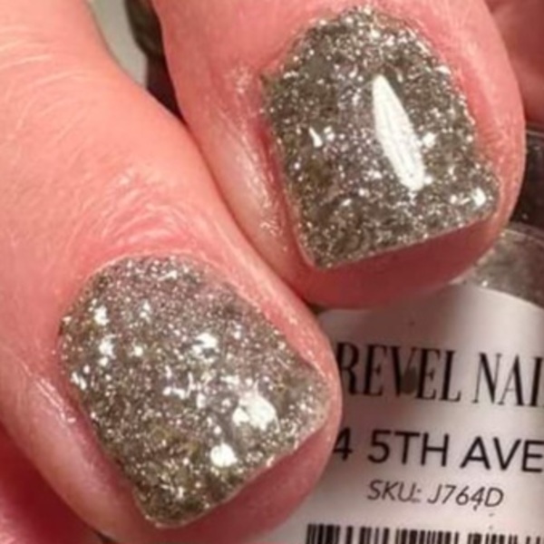 Nail polish swatch / manicure of shade Revel 5th Avenue