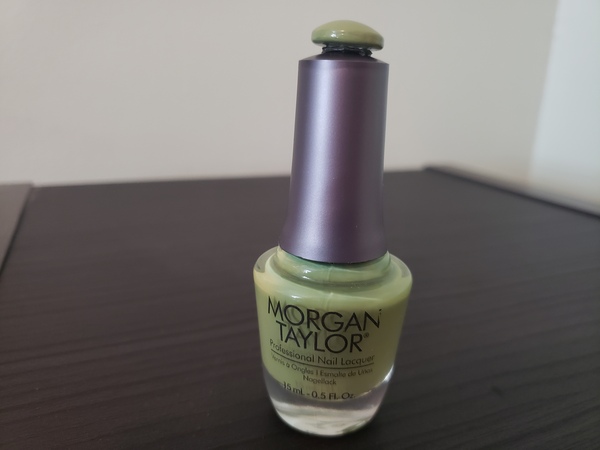 Nail polish swatch / manicure of shade Morgan Taylor Leaf it All Behind