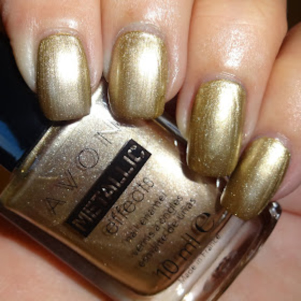 Nail polish swatch / manicure of shade Avon Gold Leaf