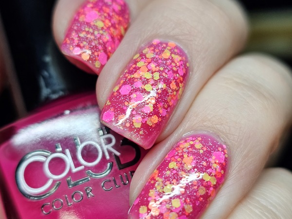 Nail polish swatch / manicure of shade Color Club Uncorked