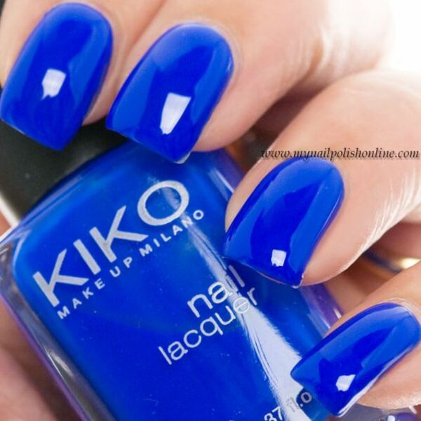 Nail polish swatch / manicure of shade Kiko Milano Electric Blue