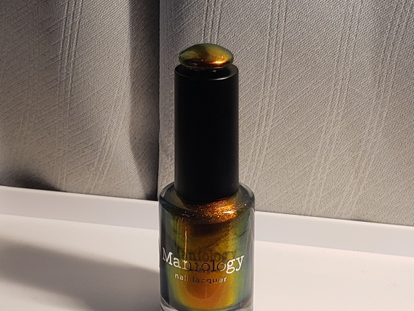 Nail polish swatch / manicure of shade Maniology Studio 54