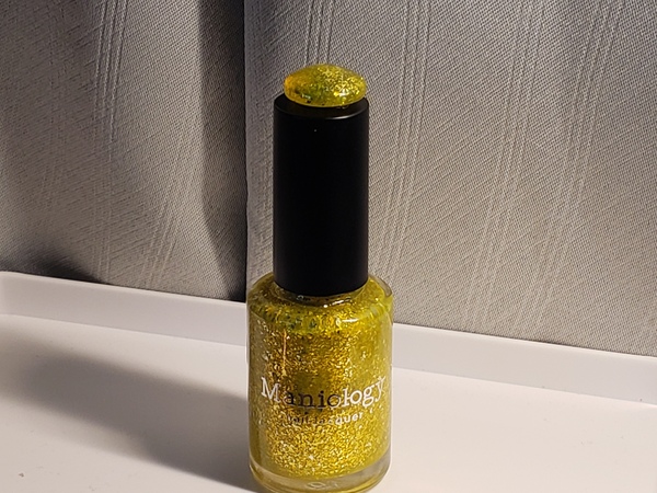 Nail polish swatch / manicure of shade Maniology Yellow Brick Road