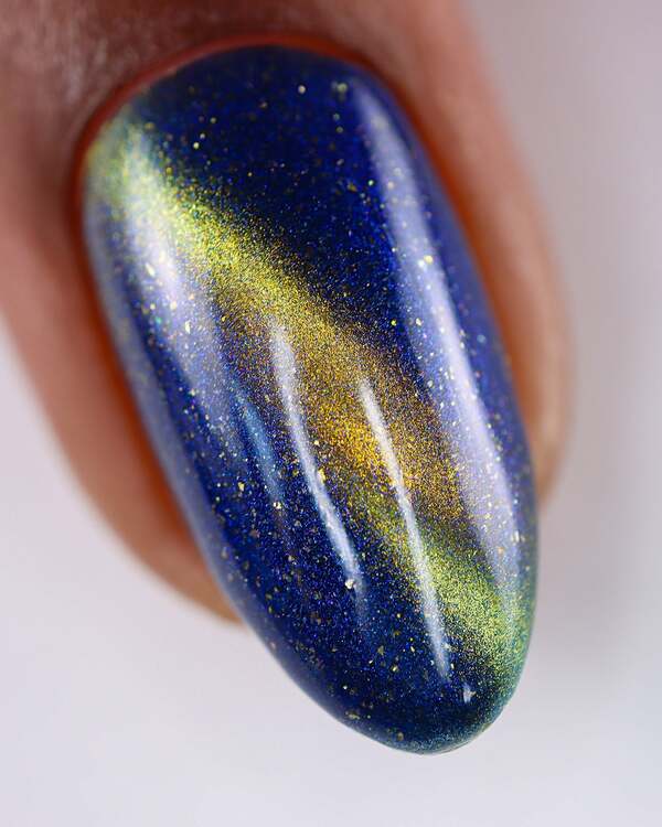 Nail polish swatch / manicure of shade Mooncat Curiosity's Trap