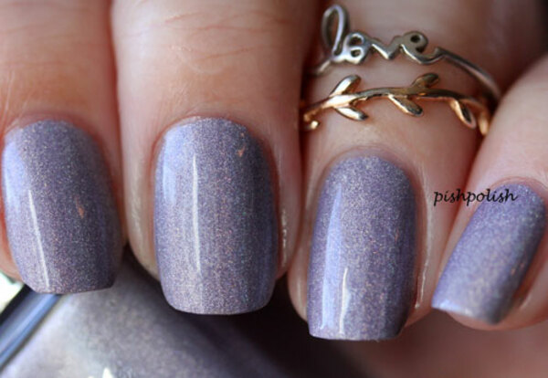 Nail polish swatch / manicure of shade A England Je Reviens