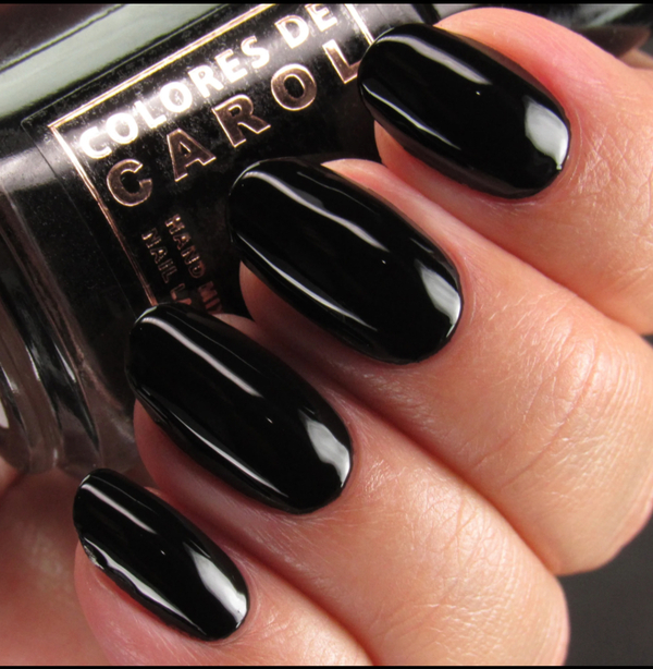 Nail polish swatch / manicure of shade Colores de Carol Oscuro