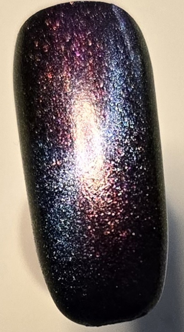 Nail polish swatch / manicure of shade Emily de Molly Miss Runway